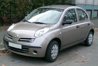 Автостекла Nissan Micra K12 c установкой в Москве